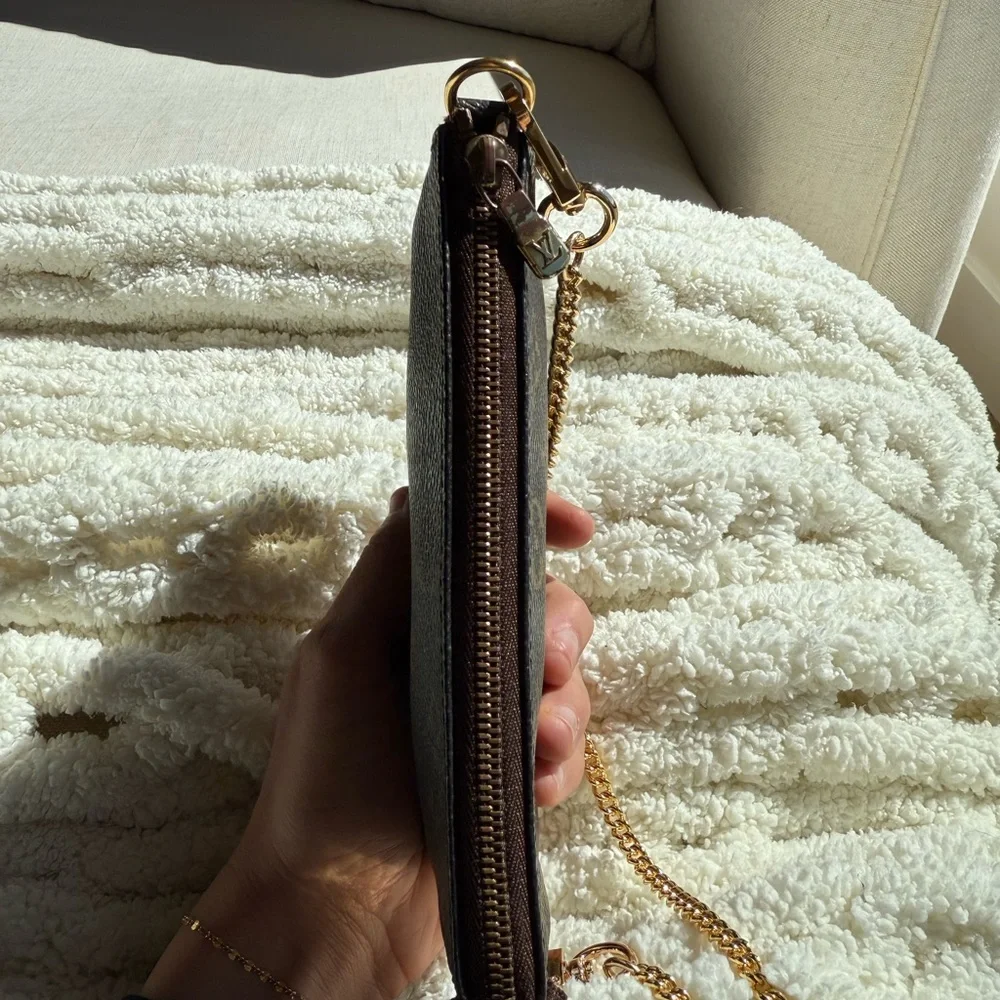 LV Mini Pochette - Picture 8 of 15